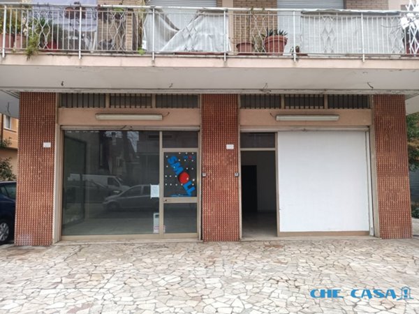 locale commerciale in vendita a Rimini in zona Miramare di Rimini