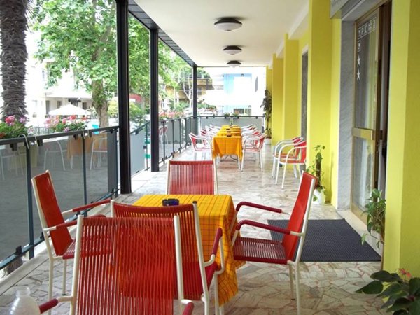 negozio in vendita a Rimini in zona Rivazzurra