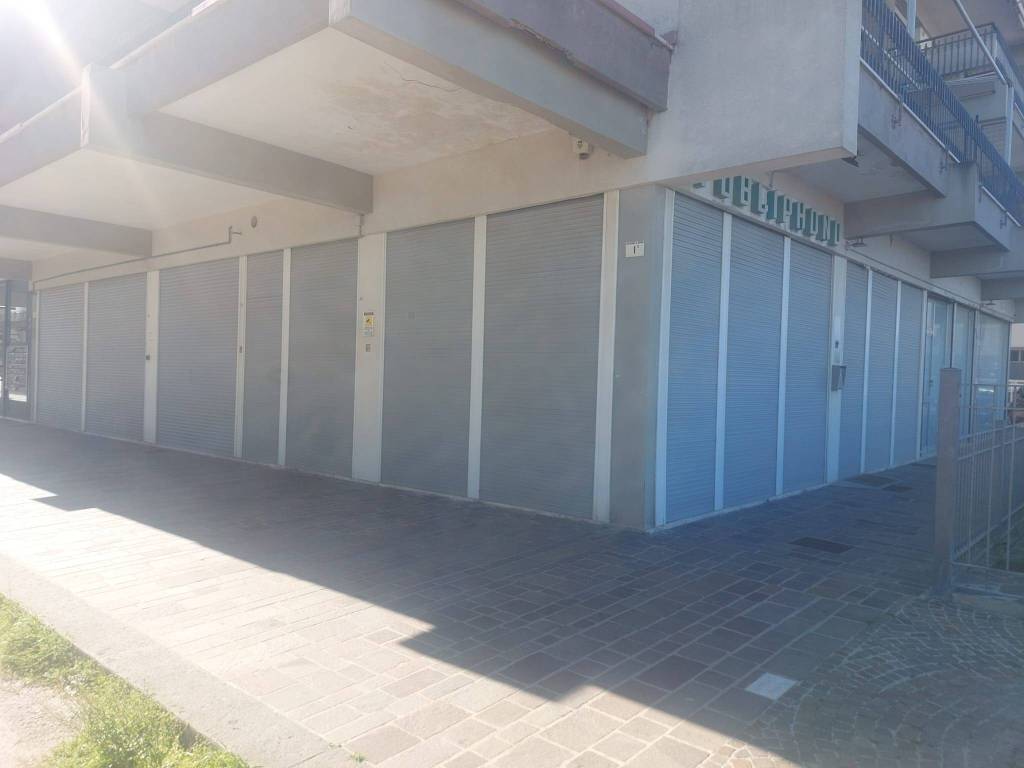 negozio in vendita a Rimini in zona Lagomaggio
