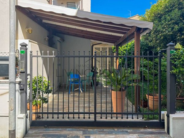 casa indipendente in vendita a Rimini in zona Viserba