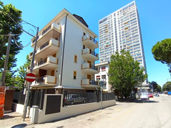 appartamento in vendita a Rimini in zona Marina Centro