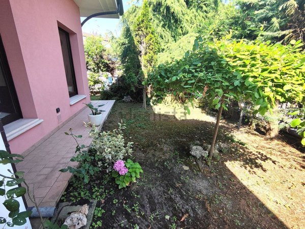 casa indipendente in vendita a Rimini in zona Viserba
