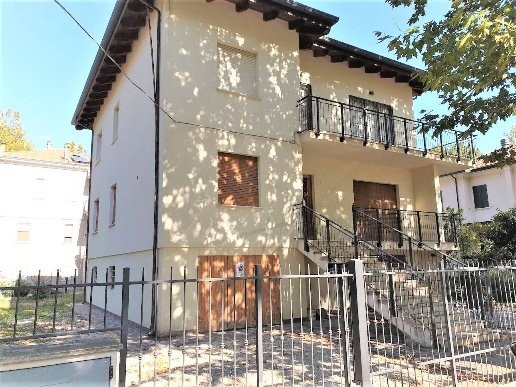 casa indipendente in vendita a Rimini in zona INA Casa