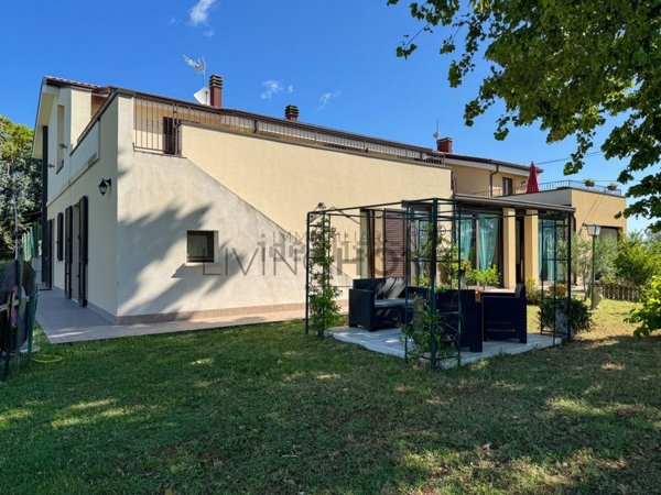 casa indipendente in vendita a Rimini