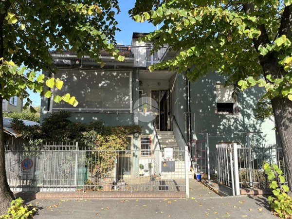 casa indipendente in vendita a Rimini in zona Viserba