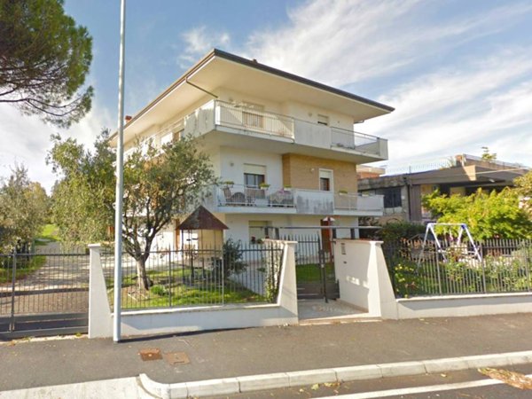 casa indipendente in vendita a Rimini in zona Miramare di Rimini