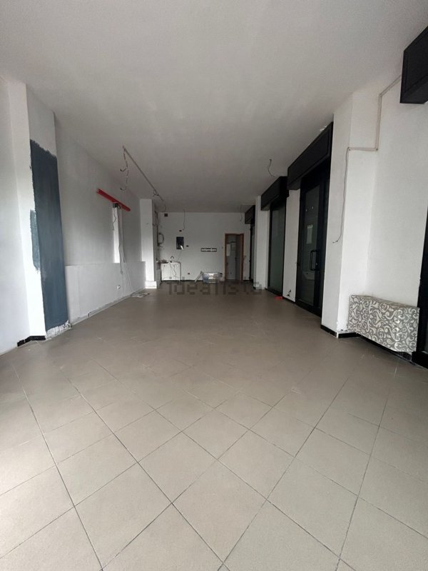 negozio in vendita a Rimini in zona Lagomaggio