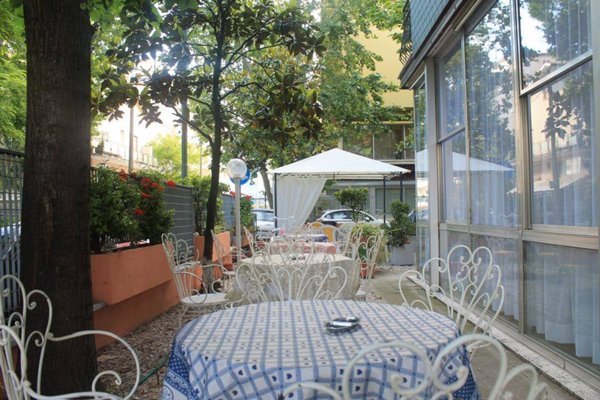 negozio in vendita a Rimini in zona Miramare di Rimini