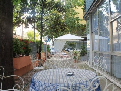 negozio in vendita a Rimini in zona Miramare di Rimini