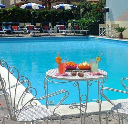 intera palazzina in vendita a Rimini in zona Rivazzurra