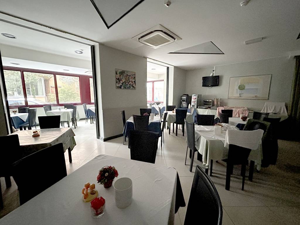 negozio in vendita a Rimini in zona Marina Centro