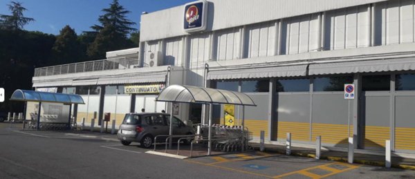 negozio in vendita a Rimini in zona Celle