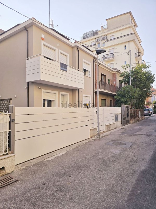 appartamento in vendita a Rimini in zona Marina Centro