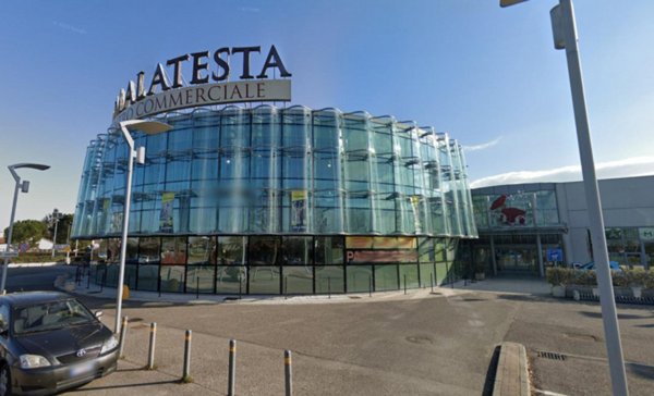negozio in vendita a Rimini in zona Celle