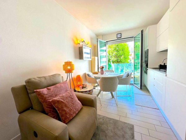 appartamento in vendita a Rimini in zona Miramare di Rimini