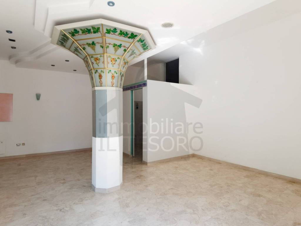 negozio in vendita a Rimini in zona San Giuliano a Mare