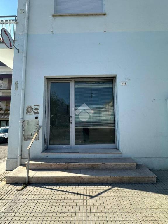negozio in vendita a Rimini in zona Marecchiese