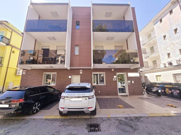 negozio in vendita a Rimini in zona Marebello