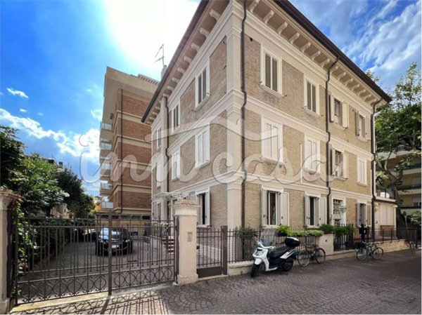 casa indipendente in vendita a Rimini in zona Marina Centro