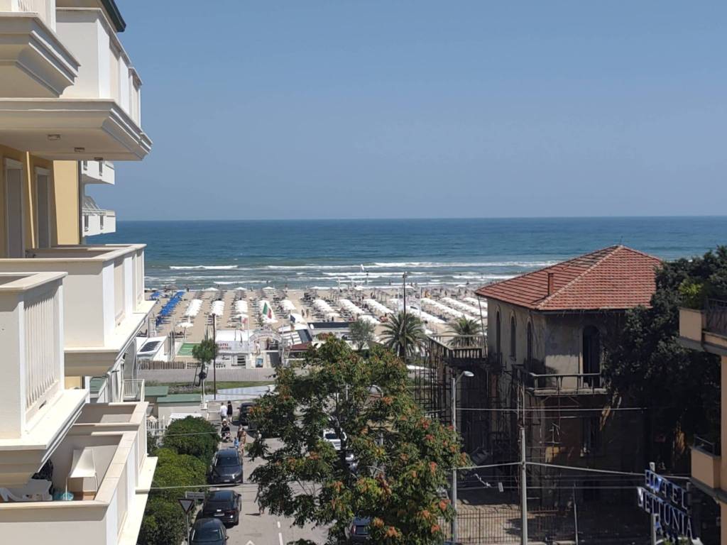 appartamento in vendita a Rimini in zona Miramare di Rimini