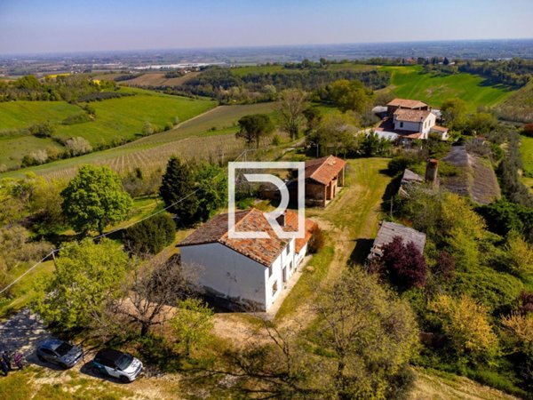 casa indipendente in vendita a Rimini in zona Miramare di Rimini