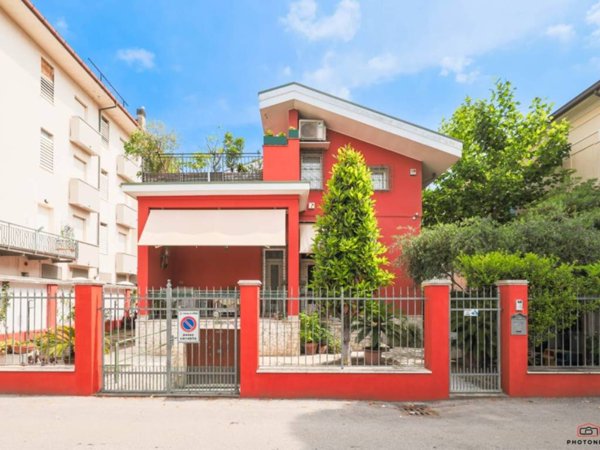 casa indipendente in vendita a Rimini in zona Viserbella
