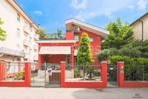 casa indipendente in vendita a Rimini in zona Viserba