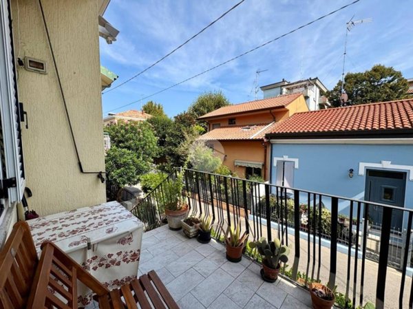 casa indipendente in vendita a Rimini in zona Viserba