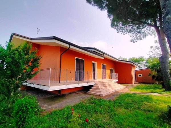 casa indipendente in vendita a Rimini in zona Gaiofana