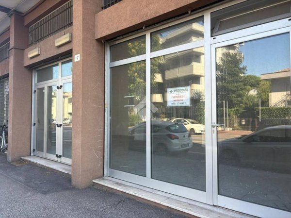 negozio in vendita a Rimini