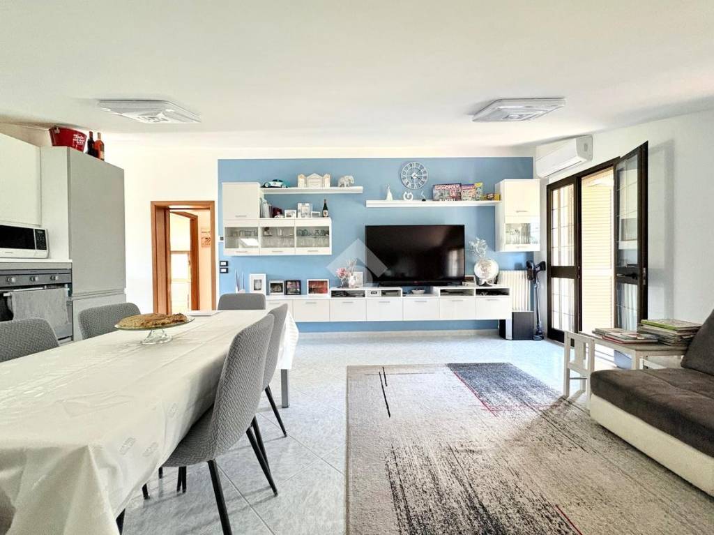 casa indipendente in vendita a Rimini in zona Vergiano