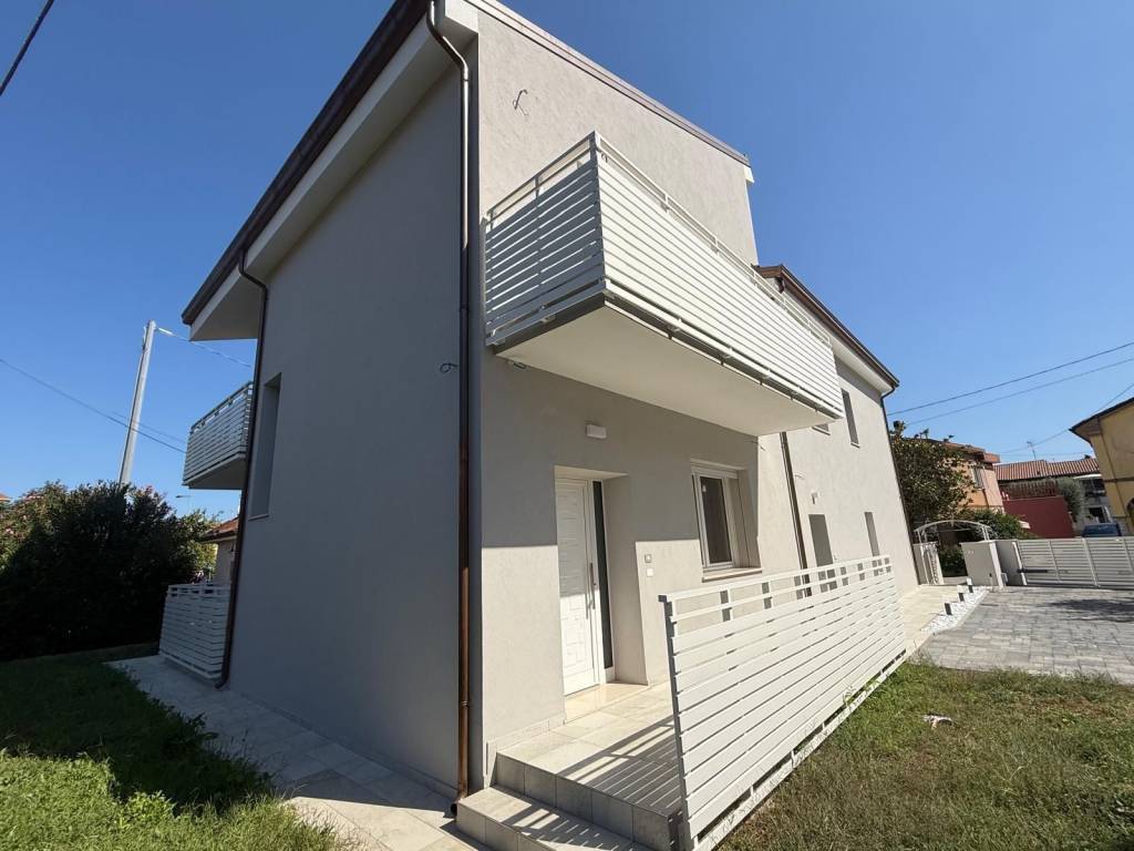 casa indipendente in vendita a Rimini in zona Spadarolo