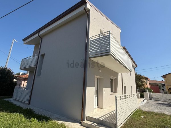 casa indipendente in vendita a Rimini in zona Spadarolo