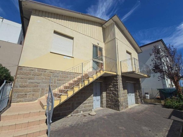 casa indipendente in vendita a Rimini in zona Torre Pedrera