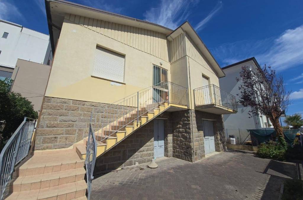 casa indipendente in vendita a Rimini in zona Torre Pedrera