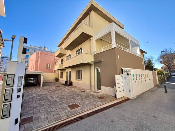 intera palazzina in vendita a Rimini in zona Rivabella