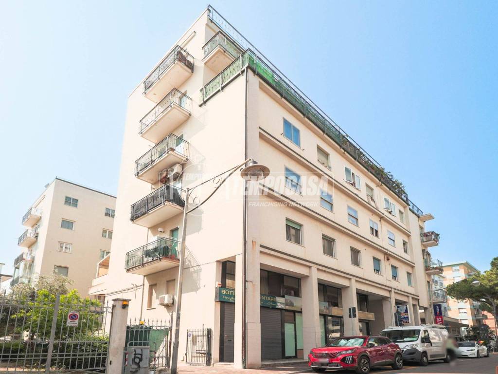 appartamento in vendita a Rimini in zona Marina Centro