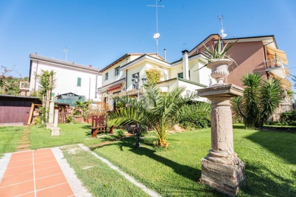 casa indipendente in vendita a Rimini in zona Grotta Rossa