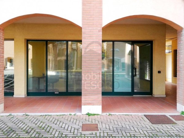 negozio in vendita a Rimini in zona Vergiano