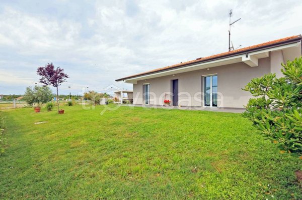 casa indipendente in vendita a Rimini in zona Viserba