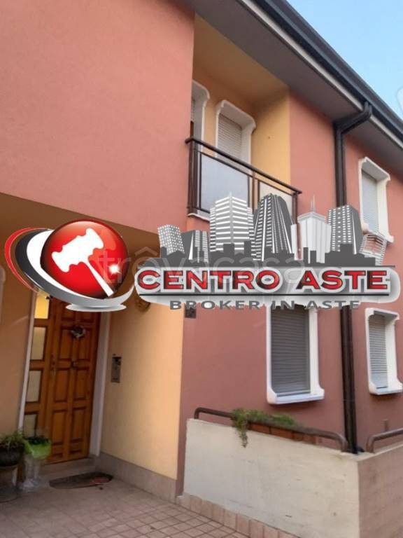 casa indipendente in vendita a Rimini in zona Fiera Vecchia