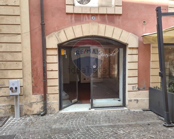 negozio in vendita a Rimini in zona Centro Storico