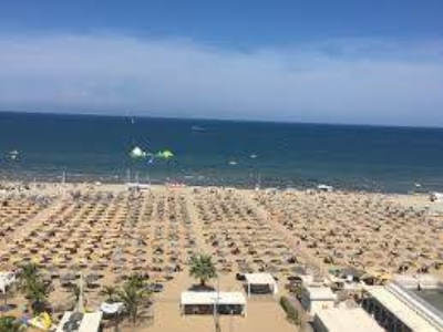 negozio in vendita a Rimini in zona Miramare di Rimini