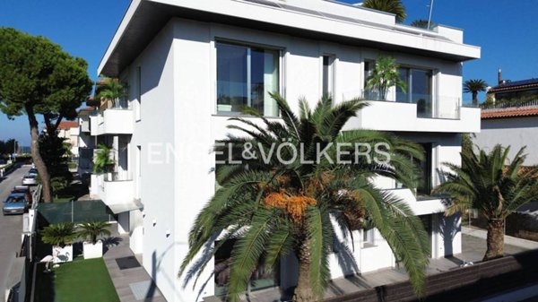 casa indipendente in vendita a Rimini in zona Viserbella