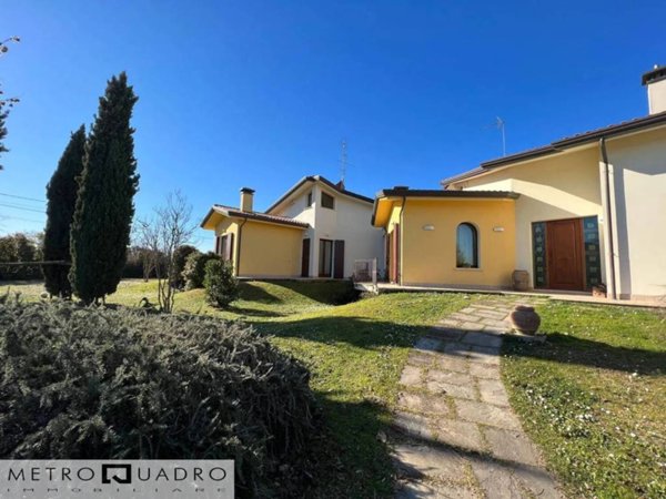 casa indipendente in vendita a Rimini in zona Torre Pedrera