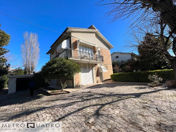 casa indipendente in vendita a Rimini in zona Torre Pedrera