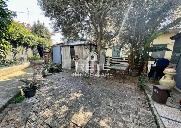 casa indipendente in vendita a Rimini in zona Viserba