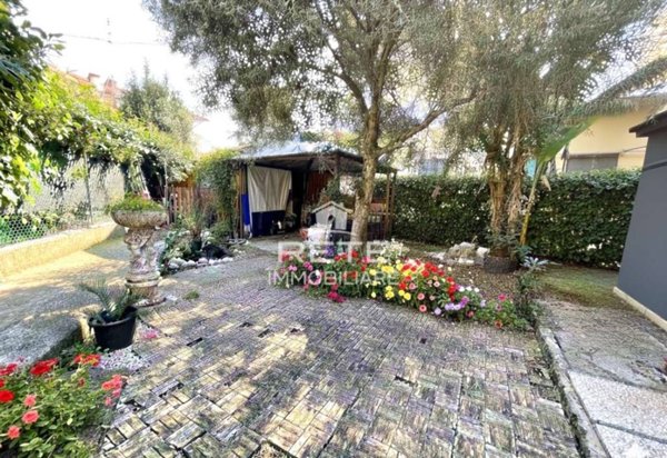 casa indipendente in vendita a Rimini in zona Viserba