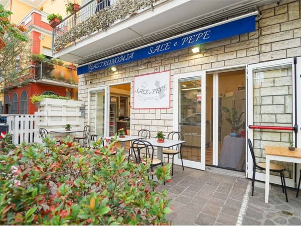 negozio in vendita a Rimini in zona Rivazzurra