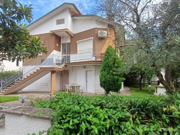 casa indipendente in vendita a Rimini in zona Torre Pedrera